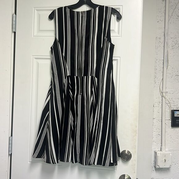 BAR III - Shorts Romper - BRAND NEW - Black and White - Size Small - Picture 4 of 4